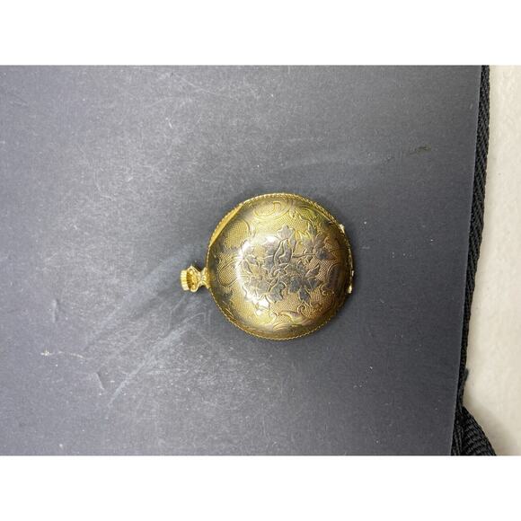 Endura Time Corporation Dynasty Swiss 1 Jewel Ladies Pocket Watch Gold Tone